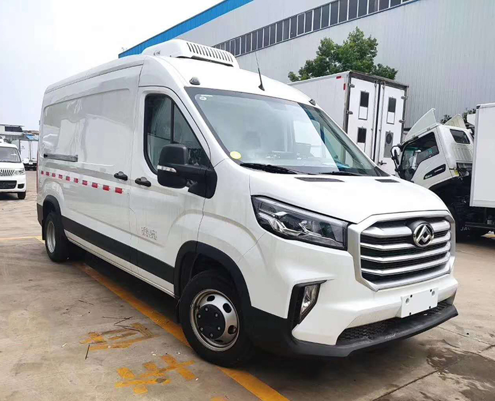 國六柴油上汽大通V90面包冷藏車