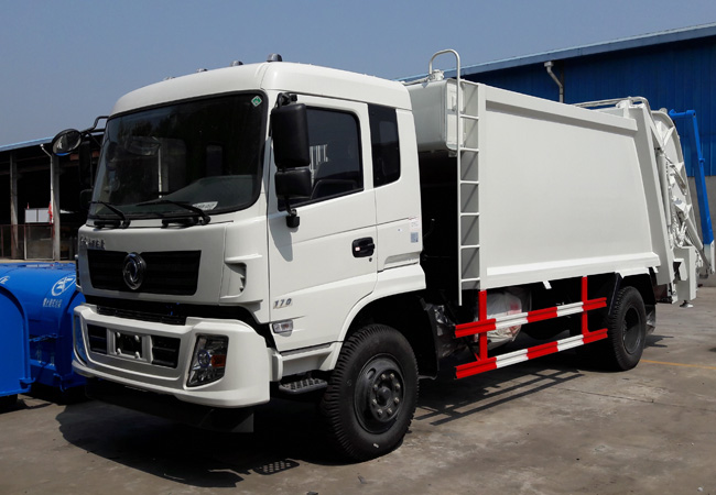 國五東風(fēng)壓縮式垃圾車